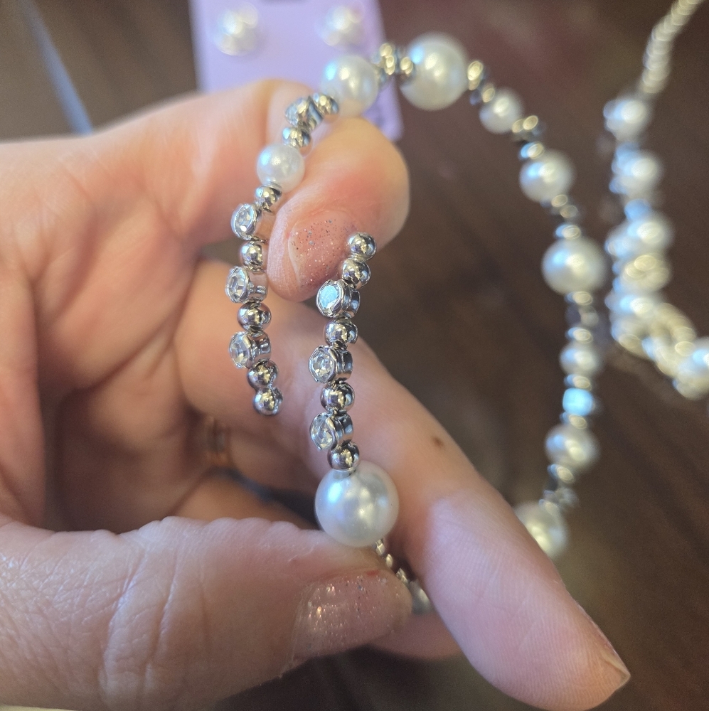 Silver and Pearl Jewelry Set - Picture 3 of 4